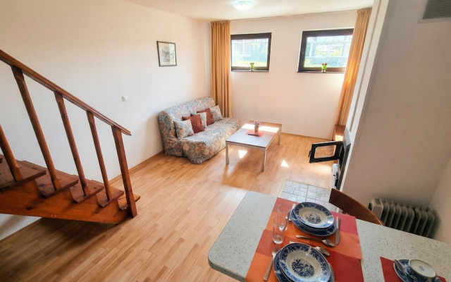 1BR Bright 300mbps Wifi Duplex - Two Floors