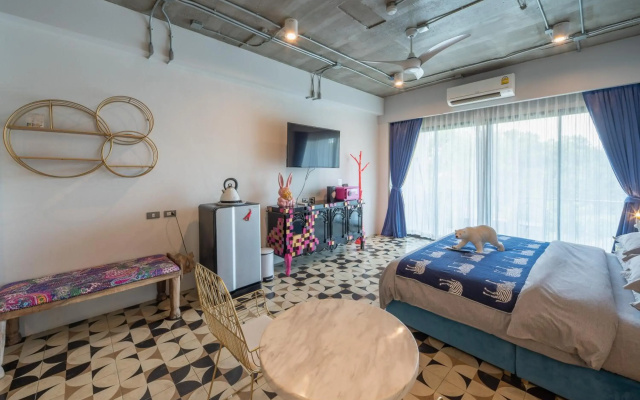 River Art Hotel