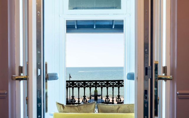 Stylish Beachfront Luxury With Sweeping Sea Views