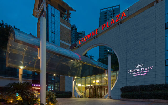 Отель Crowne Plaza Chongqing Riverside вид на фасад