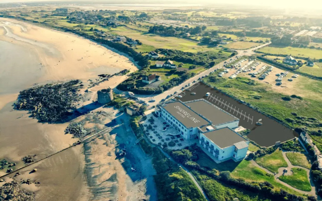 Shoreline Hotel