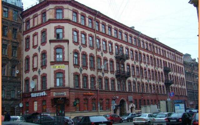 Pushkin Square Hotel вид на фасад