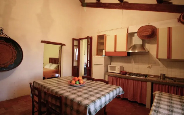 Rustic Cottage in Magione with Garden
