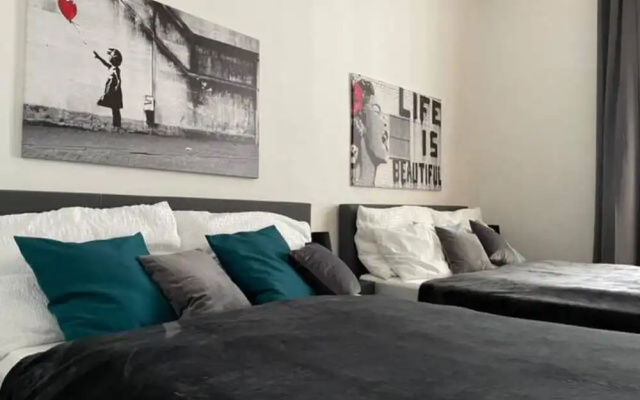 Designer Apartment - 5 min to Center