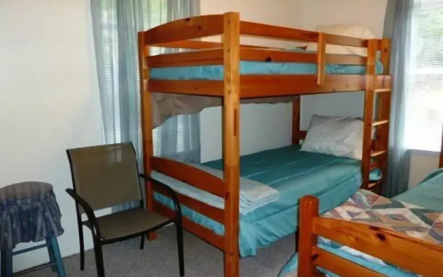 Mountain_roots_lodging