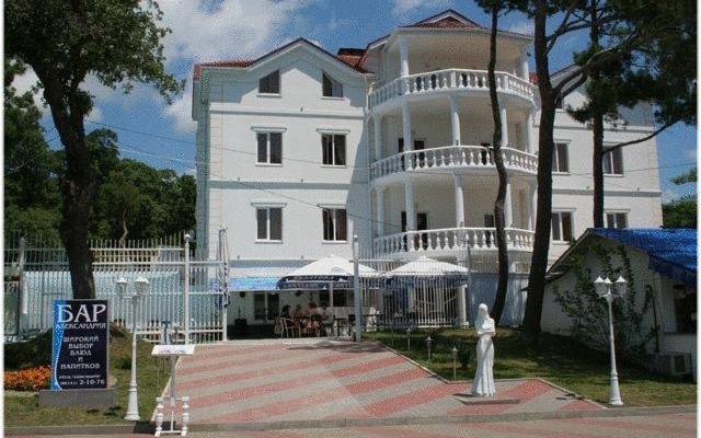 Гостиница Александрия в Геленджике 8 отзывов об отеле, цены и фото номеров - забронировать гостиницу Александрия онлайн Геленджик вид на фасад