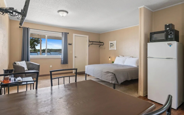 Fife Lake Lodge