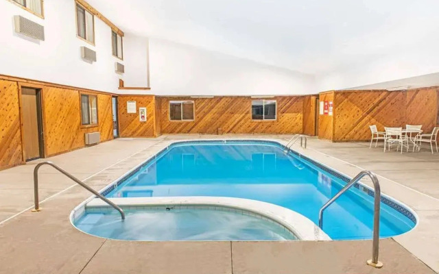 Super 8 By Wyndham Richfield Area
