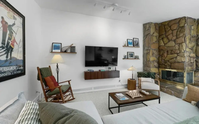 A304 Lake Cliffe 2 Bedroom Condo by RedAwning