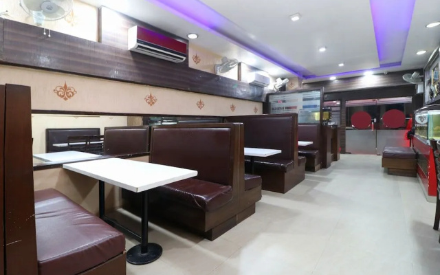 OYO 30237 Hotel Singh's 11