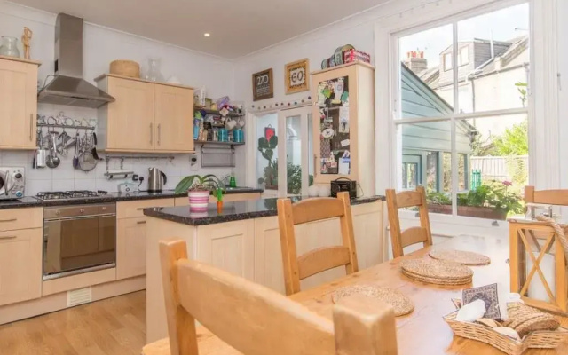 Veeve  3 Bed Family House On Esparto Street Wandsworth