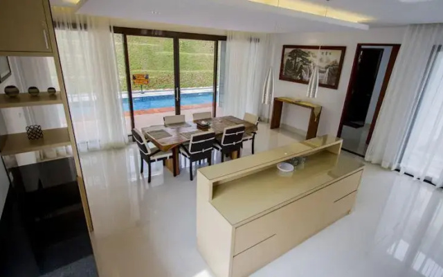 Permai Villa Dago with Pool - Resor Dago Pakar Bandung