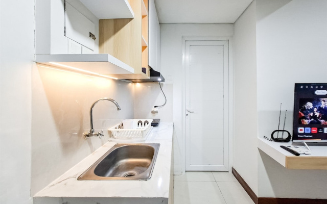 White Tone 2Br At Springwood Residence Tangerang