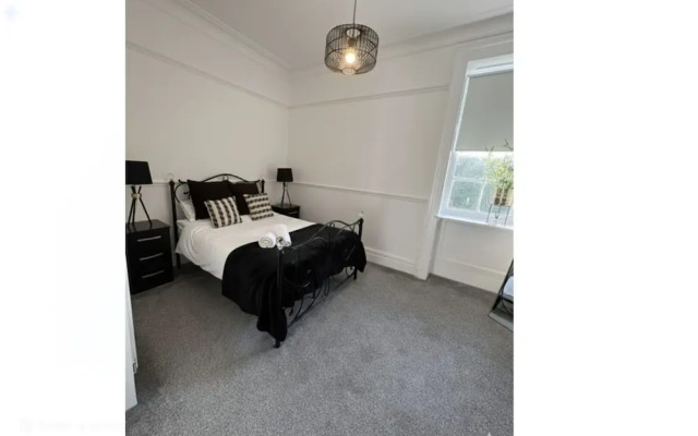 Room 6 - Manor Park Country House Wales