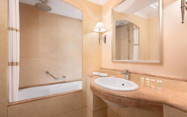 Courtyard by Marriott Rome Central Park