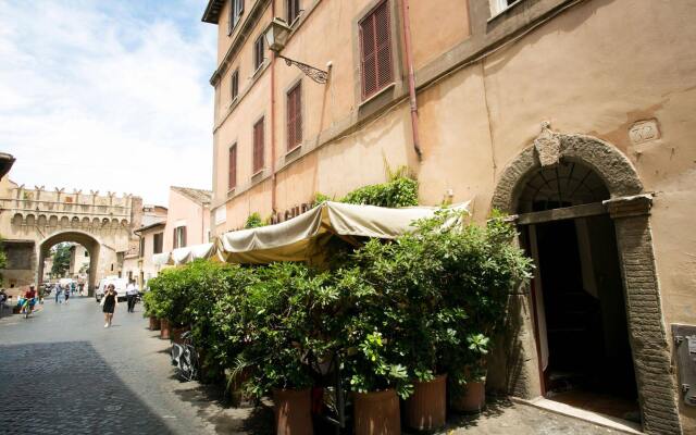 Апартаменты Trastevere Large Apartment With Terrace вид на фасад