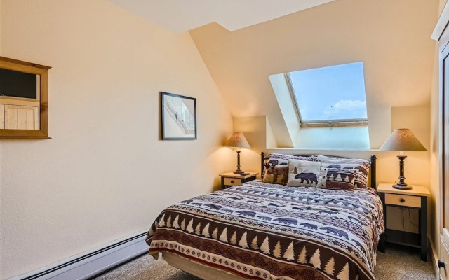 8309 Silver Mill 2 Bedroom Condo by Redawning