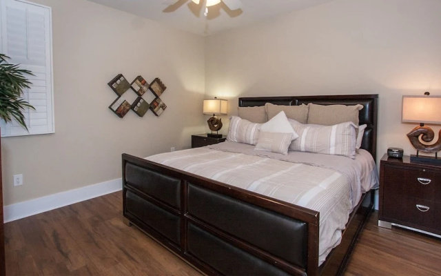 Crc1201 2 Bedroom Condo