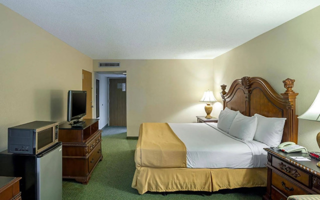 Clarion Hotel Desoto
