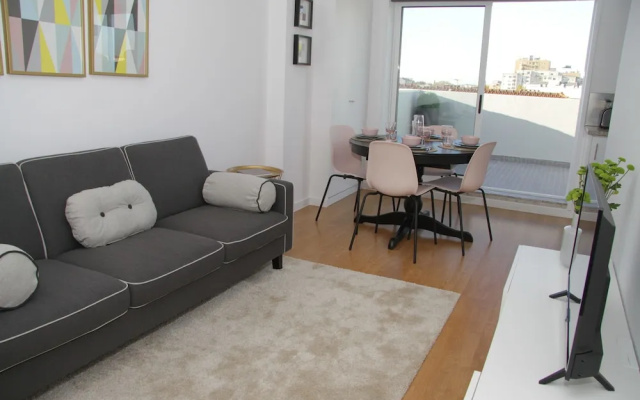 Liiiving in Porto Bright Balcony Apartment