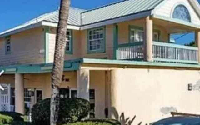 Surfcaster Motel & Restaurant
