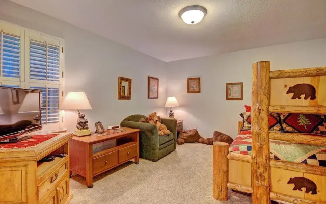 Bear Pine 4 Br home by RedAwning