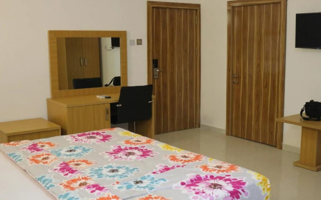 Roses Regency Hotel & Suites