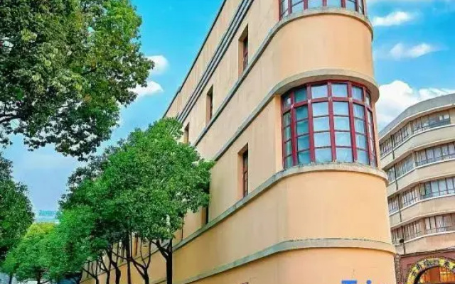 Xingye Aesthetic Smart Audio-visual Homestay (Kunming Nanping Pedestrian Street)