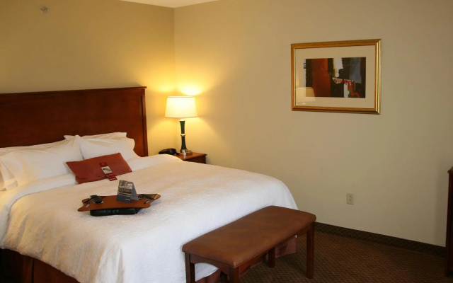 Hampton Inn & Suites Warren