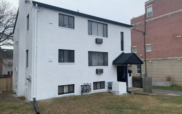 4206 Washington Blvd Condos