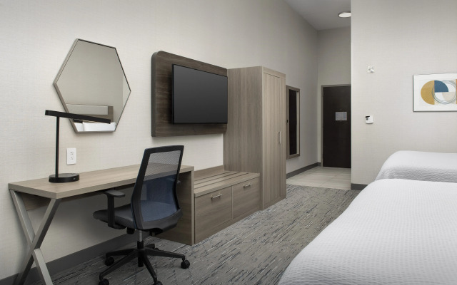 Holiday Inn Express & Suites Knoxville-Clinton by IHG
