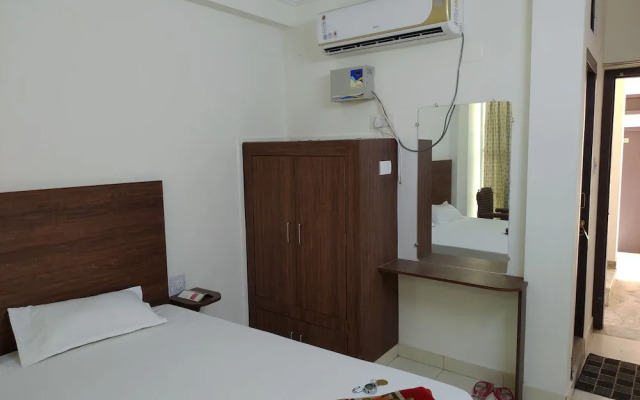 Hotel Green Palace and Ujala Restaurant