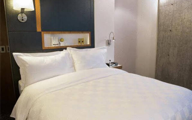 Отель Hôtel Alt Quartier DIX30 Канада, Броссард - отзывы, цены и фото номеров - забронировать отель Hôtel Alt Quartier DIX30 онлайн комната для гостей