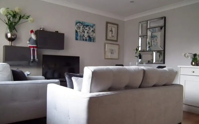 2 Bedroom Home Near The RDS Arena