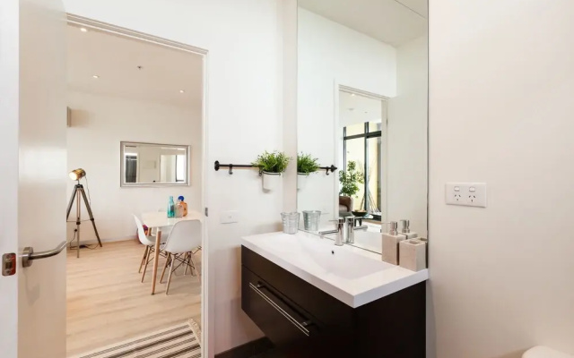 LENA, 2BDR Southbank Apartment