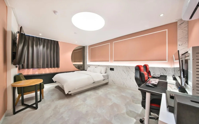 Hotel Daily