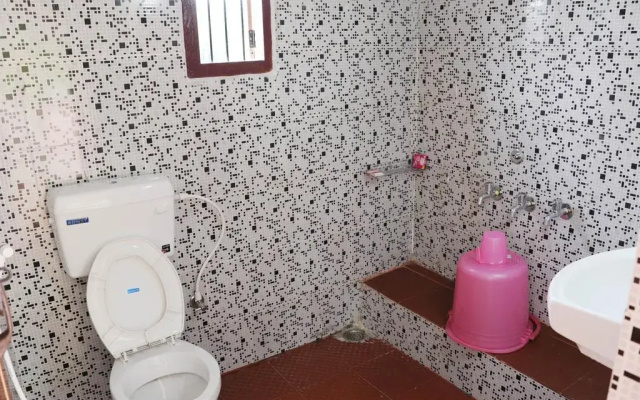Family Estate Stay Near Murnad
