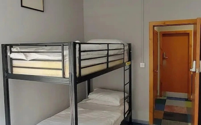 R S Hostels - leeds
