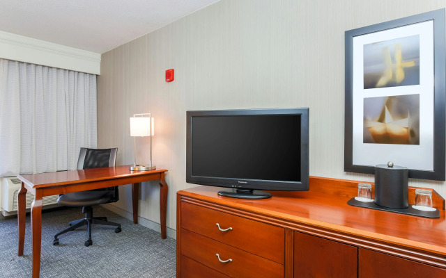 Courtyard by Marriott Roseville Galleria Mall/Creekside Ridge Drive