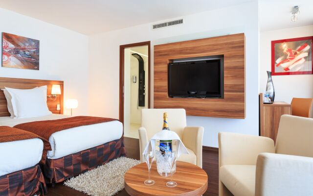 Отель Gatsby Hotel & Restaurant by Happyculture Франция, Шасьё - отзывы, цены и фото номеров - забронировать отель Gatsby Hotel & Restaurant by Happyculture онлайн комната для гостей