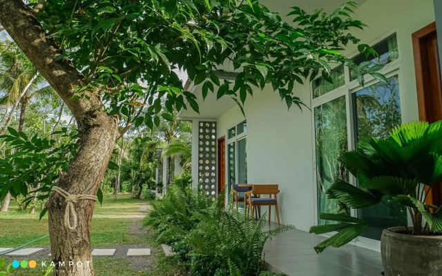 Kampot Riverfront Boutique