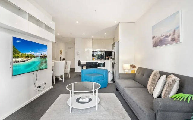 Stylish Southbank 2-bed Flat w/ Balcony