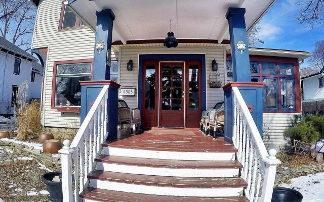 Отель Blue Gables Bed and Breakfast вид на фасад
