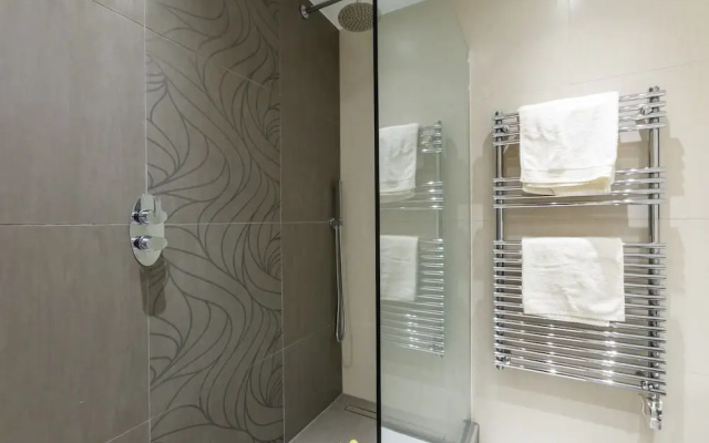 Central Flat With Garden View Ideal for Couples