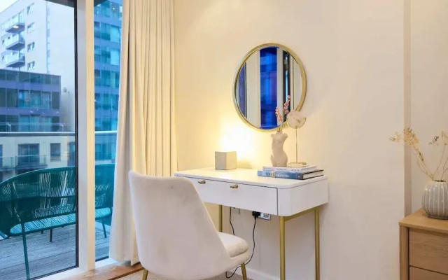 The Millharbour Retreat - Elegant 1bdr Flat With Balconies