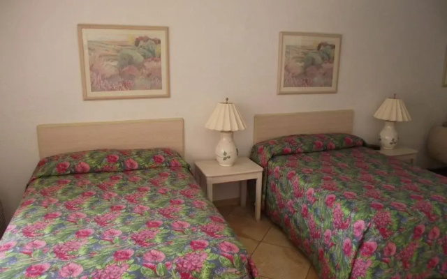 Sundeck Motel and Apartments