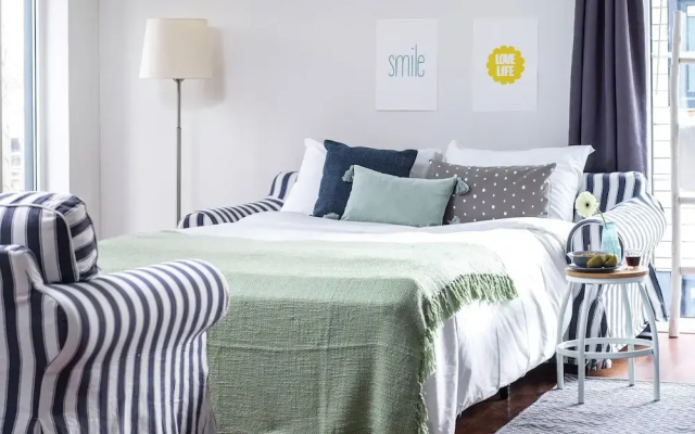 Stylish Stay on the Water