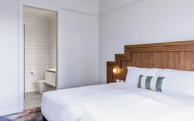 The Lakes Hotel, Rosebery