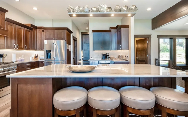 Hyler Mountain Lodge - 5 Br Home