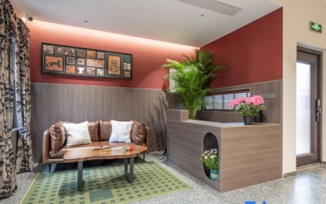 Holly Warm Castle Homestay
